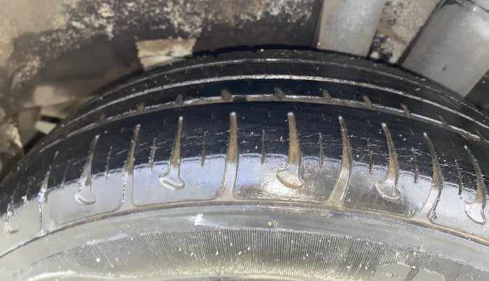 2014 Hyundai Grand i10 SPORTZ 1.2 KAPPA VTVT, Petrol, Manual, 24,632 km, Left Rear Tyre Tread