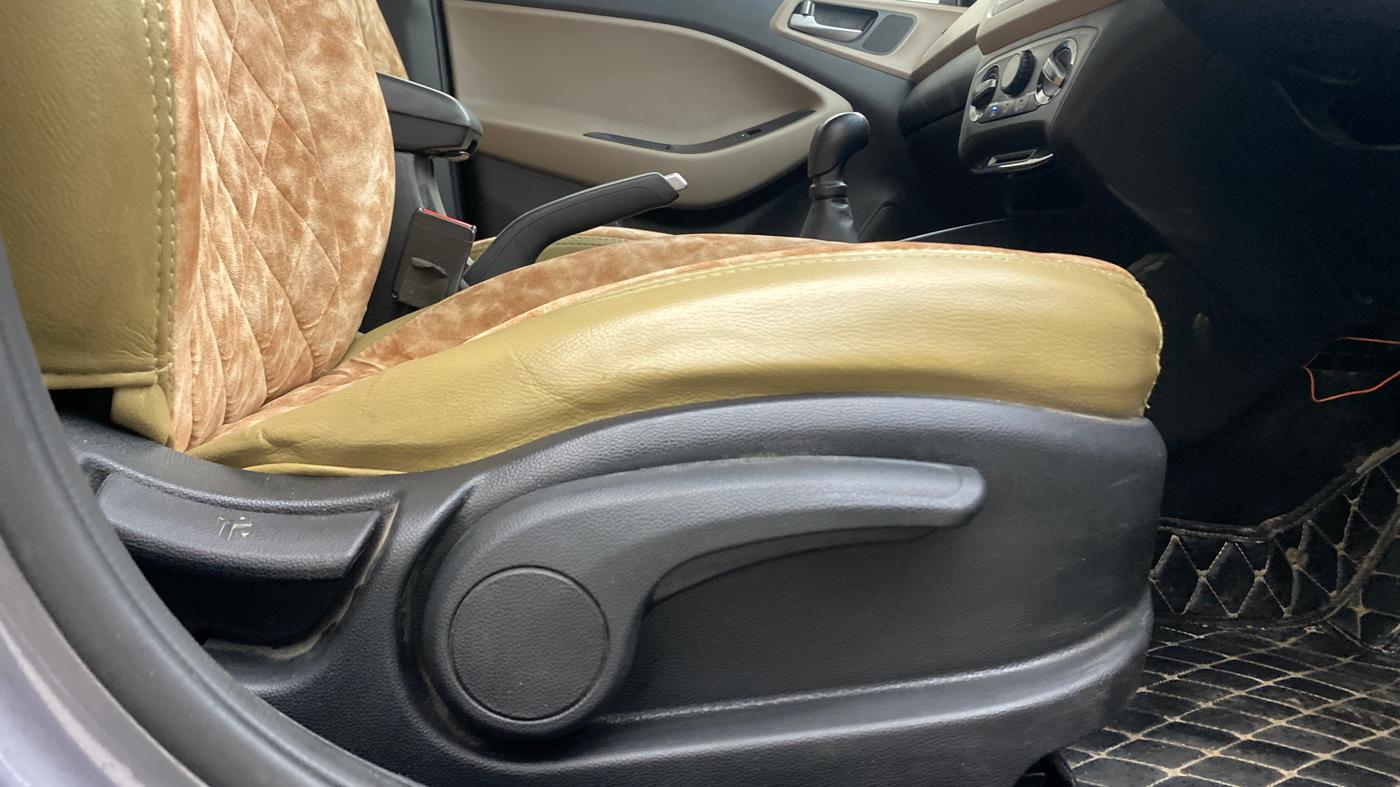 2018 Hyundai Elite i20 SPORTZ 1.2, Petrol, Manual, 1,40,074 km, Driver Side Adjustment Panel