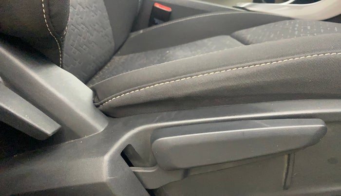 2023 Tata ALTROZ XZ + SUNROOF, Petrol, Manual, 47,293 km, Driver Side Adjustment Panel