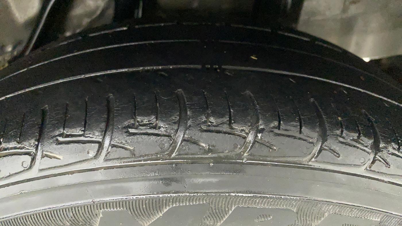 2014 Honda Brio S MT, Petrol, Manual, 58,687 km, Right Rear Tyre Tread