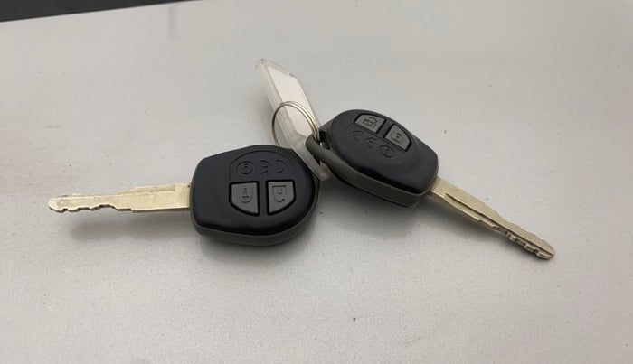 2019 Maruti Dzire VXI, CNG, Manual, 69,789 km, Key Close Up