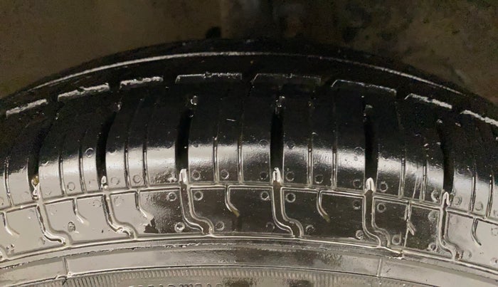 2019 Maruti Dzire VXI, CNG, Manual, 69,789 km, Right Front Tyre Tread