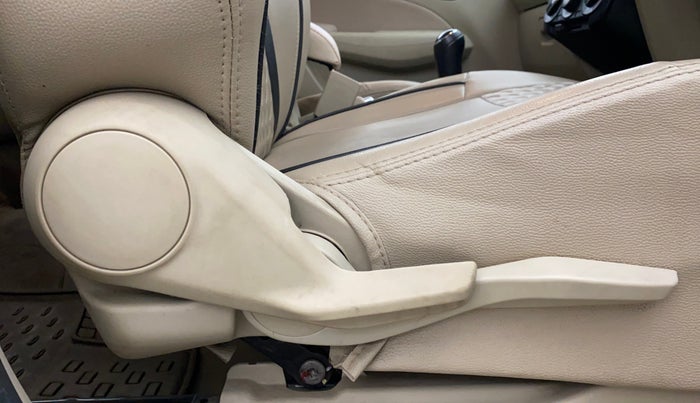 2019 Maruti Dzire VXI, CNG, Manual, 69,789 km, Driver Side Adjustment Panel