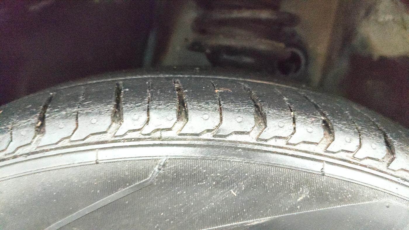 2017 Maruti IGNIS ZETA 1.2, Petrol, Manual, 29,964 km, Left Front Tyre Tread