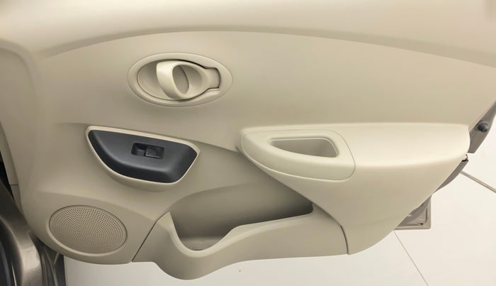 2016 Datsun Go Plus T, Petrol, Manual, 46,918 km, Driver Side Door Panels Control