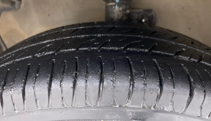 2013 Maruti A Star VXI, Petrol, Manual, 74,404 km, Left Front Tyre Tread