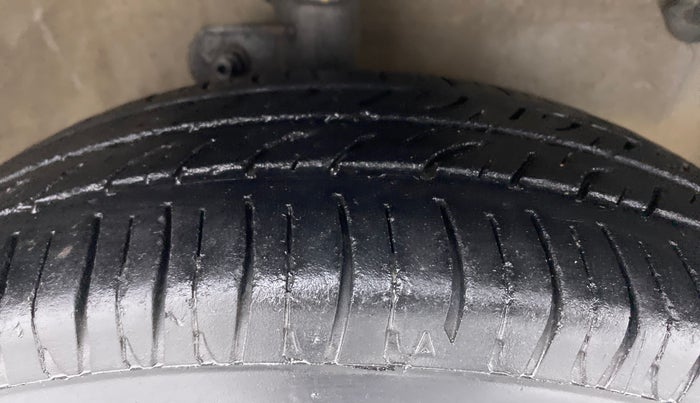 2013 Maruti A Star VXI, Petrol, Manual, 74,404 km, Right Front Tyre Tread