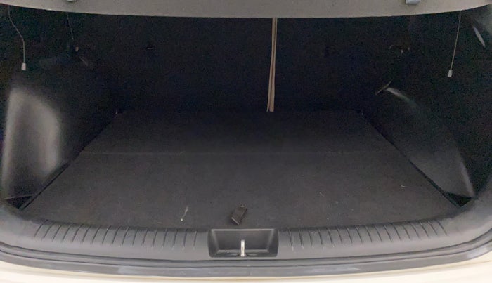 2016 Hyundai Creta SX PLUS AT 1.6 PETROL, Petrol, Automatic, 55,857 km, Boot Inside