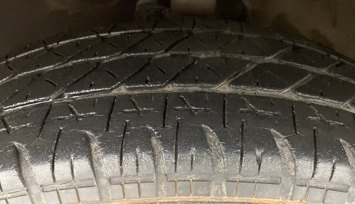 2014 Maruti Ritz VXI, Petrol, Manual, 32,713 km, Left Front Tyre Tread