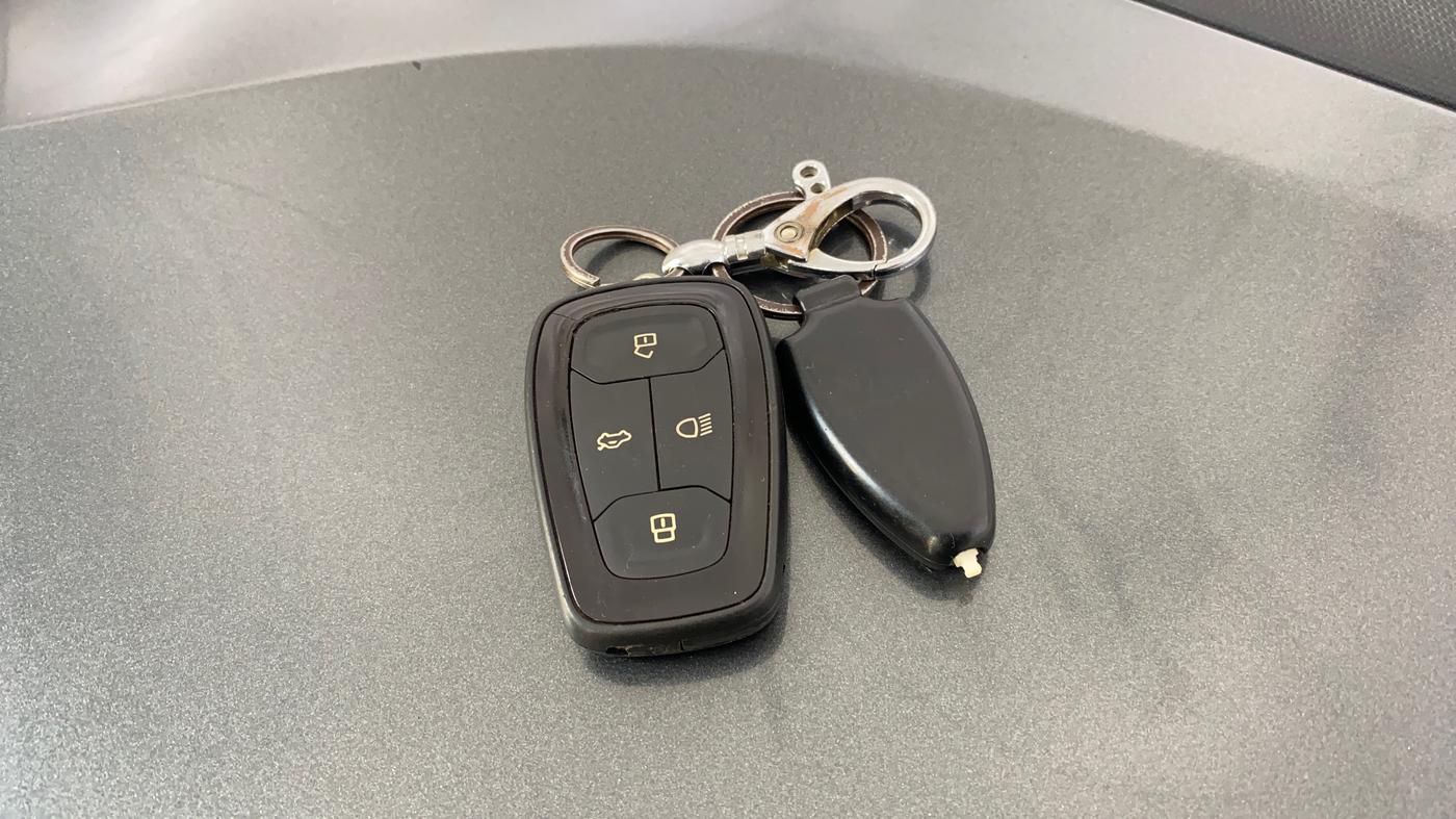 2023 Tata ALTROZ XZ PETROL, Petrol, Manual, 43,332 km, Key Close Up