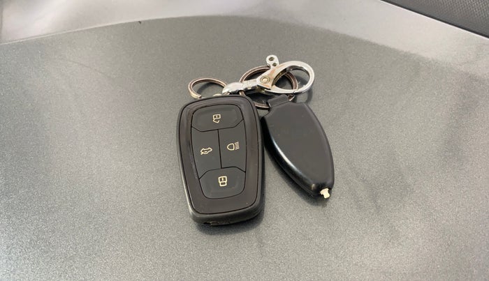 2023 Tata ALTROZ XZ PETROL, Petrol, Manual, 43,332 km, Key Close Up