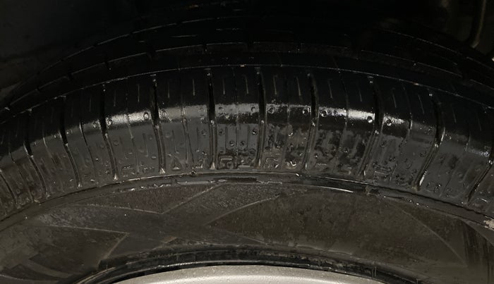 2018 Maruti Swift VXI, Petrol, Manual, 51,453 km, Left Rear Tyre Tread