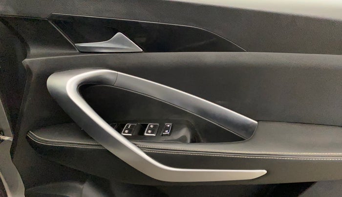 2020 MG HECTOR SHARP HYBRID 1.5 PETROL, Petrol, Manual, 87,261 km, Driver Side Door Panels Control