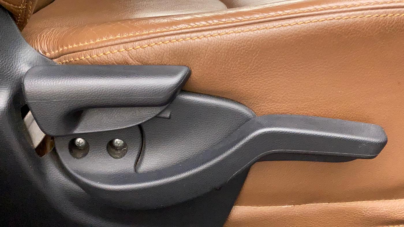2017 Honda Brio VX AT, Petrol, Automatic, 32,453 km, Driver Side Adjustment Panel