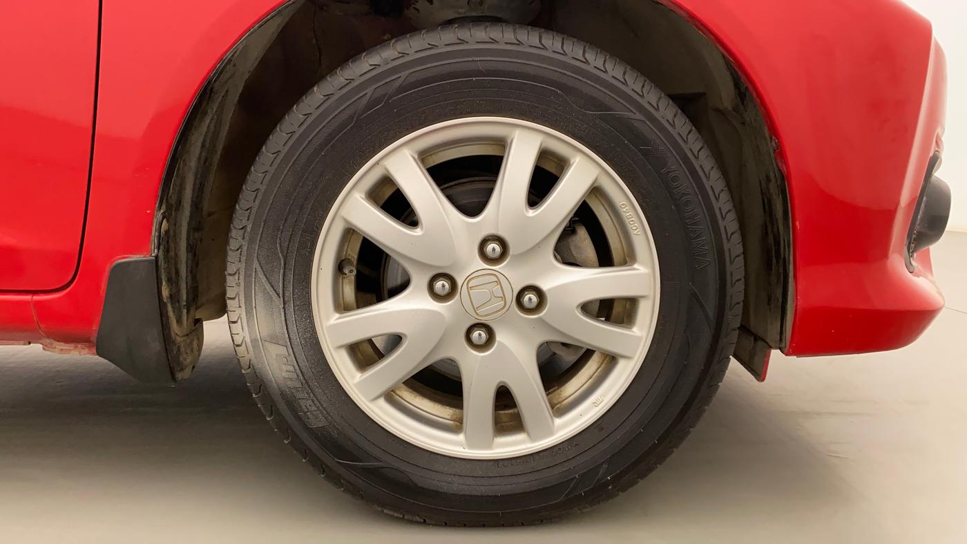 2017 Honda Brio VX AT, Petrol, Automatic, 32,453 km, Right Front Wheel