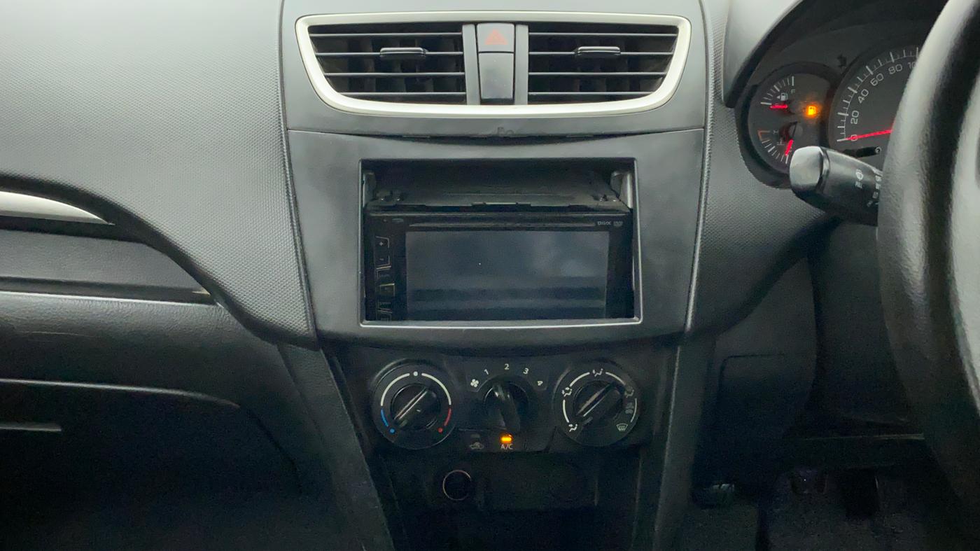 2015 Maruti Swift LXI (O), Petrol, Manual, 63,072 km, Air Conditioner