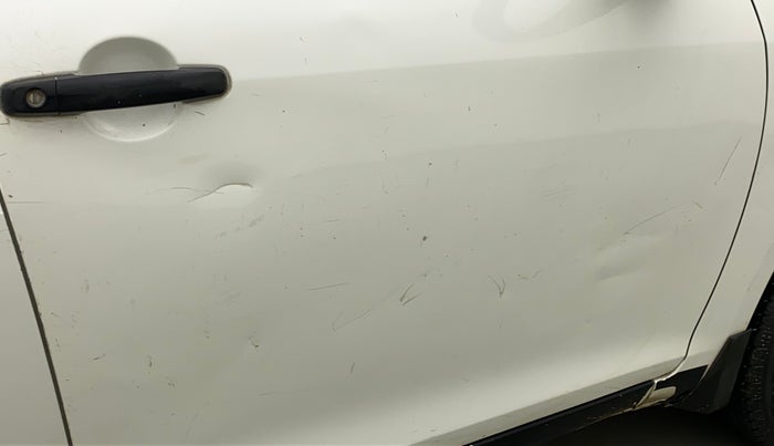 2015 Maruti Swift LXI (O), Petrol, Manual, 63,072 km, Driver-side door - Slightly dented
