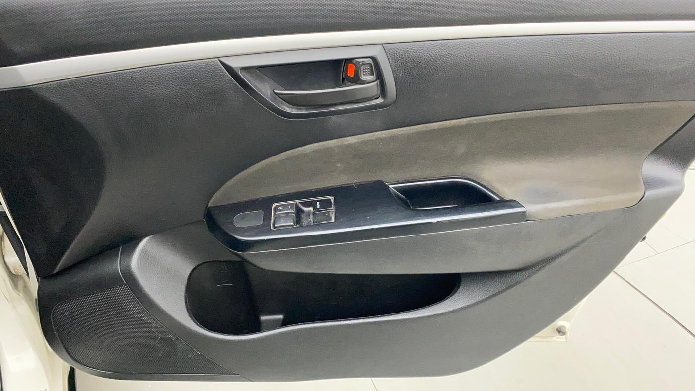 2015 Maruti Swift LXI (O), Petrol, Manual, 63,072 km, Driver Side Door Panels Control