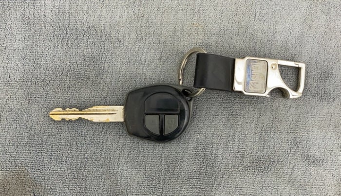 2015 Maruti Swift LXI (O), Petrol, Manual, 63,072 km, Lock system - Remote key minor damage