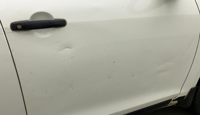 2015 Maruti Swift LXI (O), Petrol, Manual, 63,072 km, Driver-side door - Minor scratches