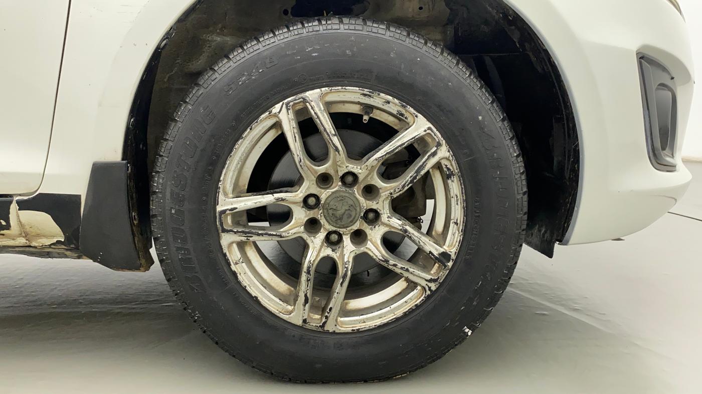 2015 Maruti Swift LXI (O), Petrol, Manual, 63,072 km, Right Front Wheel