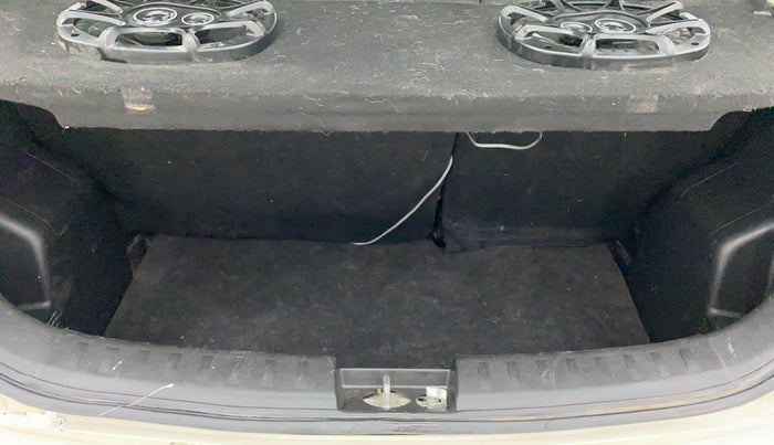 2015 Maruti Swift LXI (O), Petrol, Manual, 63,072 km, Boot Inside