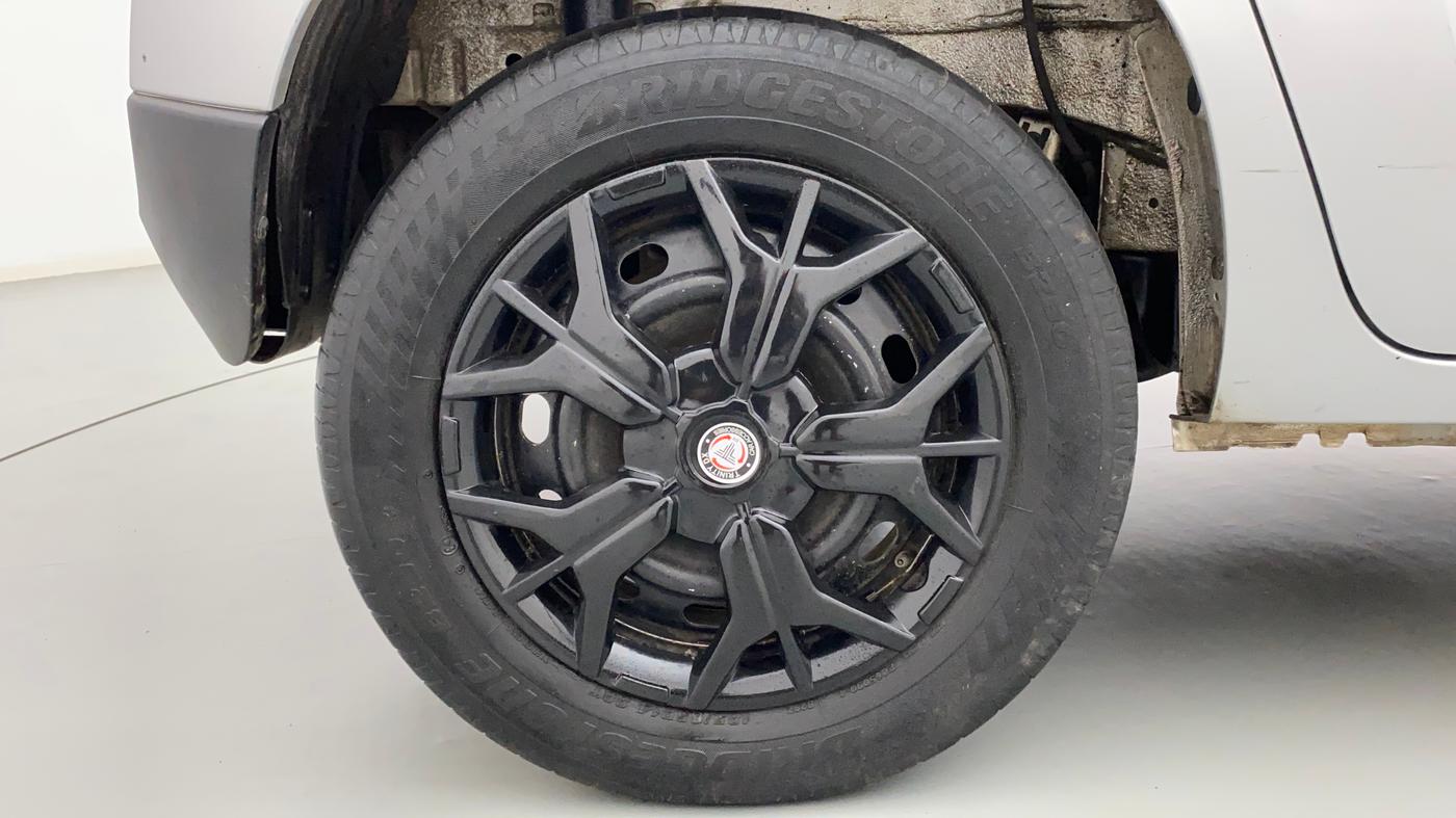 2019 Mahindra Kuv100 K2 TRIP CNG, CNG, Manual, 57,019 km, Right Rear Wheel