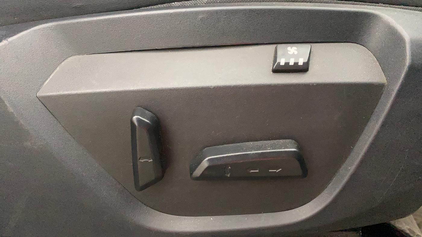 2022 Tata Harrier XZA PLUS 2.0L, Diesel, Automatic, 49,501 km, Driver Side Adjustment Panel