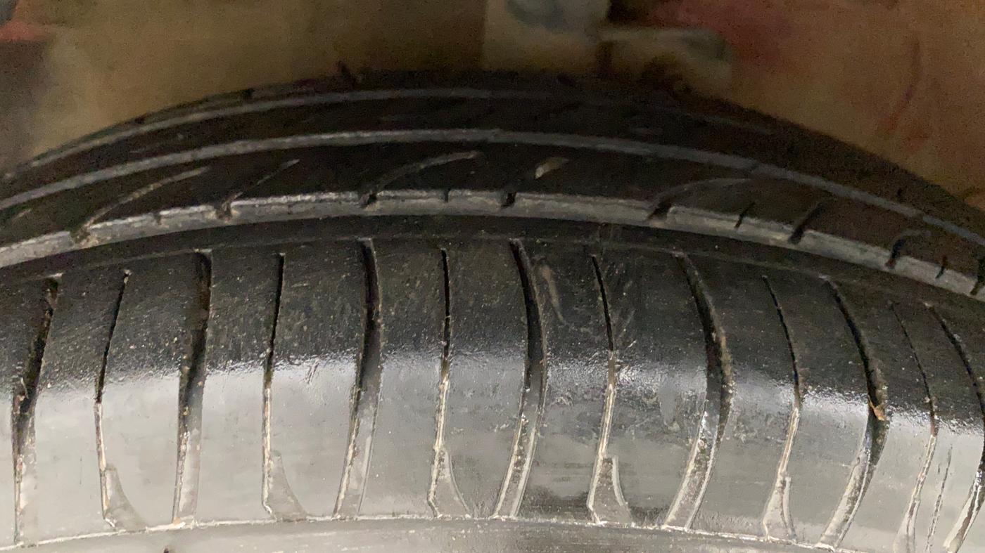 2014 Maruti Celerio VXI AMT, Petrol, Automatic, 94,381 km, Left Front Tyre Tread
