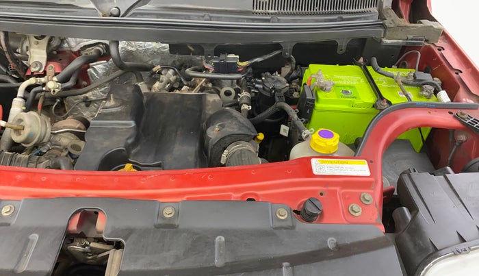 2016 Mahindra TUV300 T8, Diesel, Manual, 37,779 km, Engine View - Left