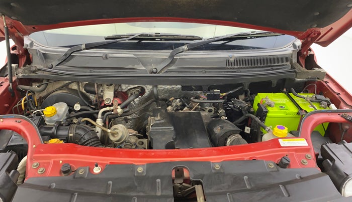 2016 Mahindra TUV300 T8, Diesel, Manual, 37,779 km, Engine View
