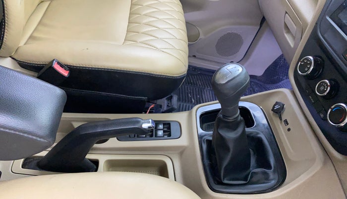 2016 Mahindra TUV300 T8, Diesel, Manual, 37,779 km, Gear Lever