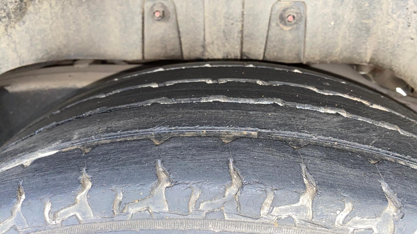 2016 Mahindra TUV300 T8, Diesel, Manual, 37,779 km, Left Rear Tyre Tread