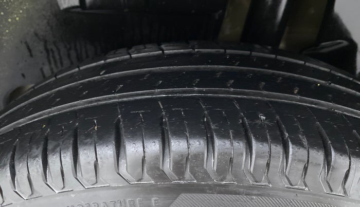 2017 Maruti Dzire VXI, Petrol, Manual, 33,249 km, Left Rear Tyre Tread