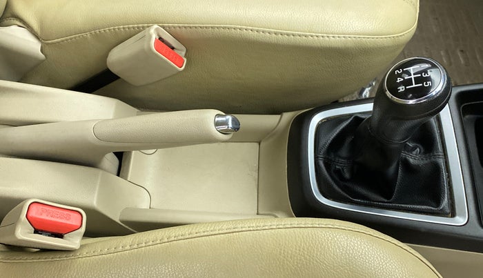 2017 Maruti Dzire VXI, Petrol, Manual, 33,249 km, Gear Lever
