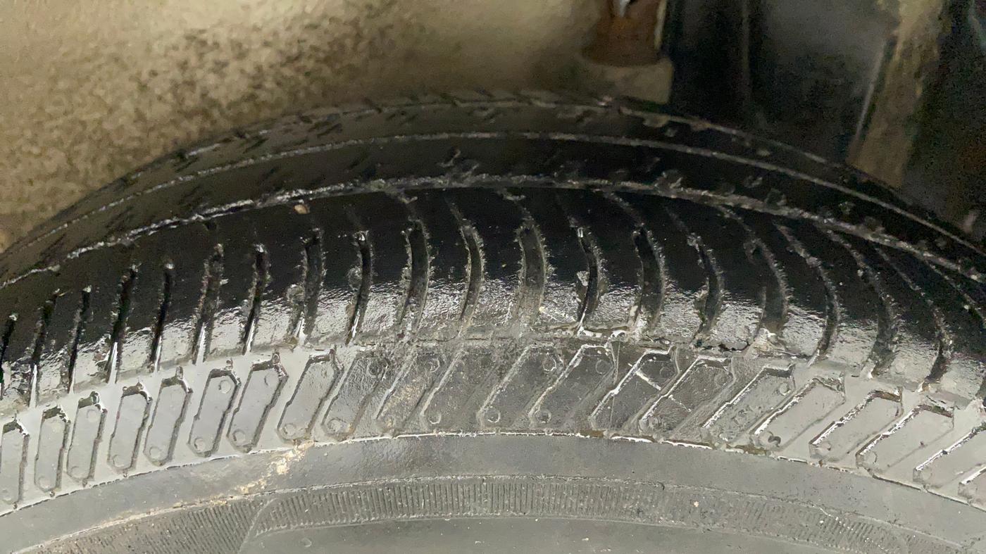 2011 Maruti Ritz VXI, Petrol, Manual, 1,06,726 km, Left Rear Tyre Tread