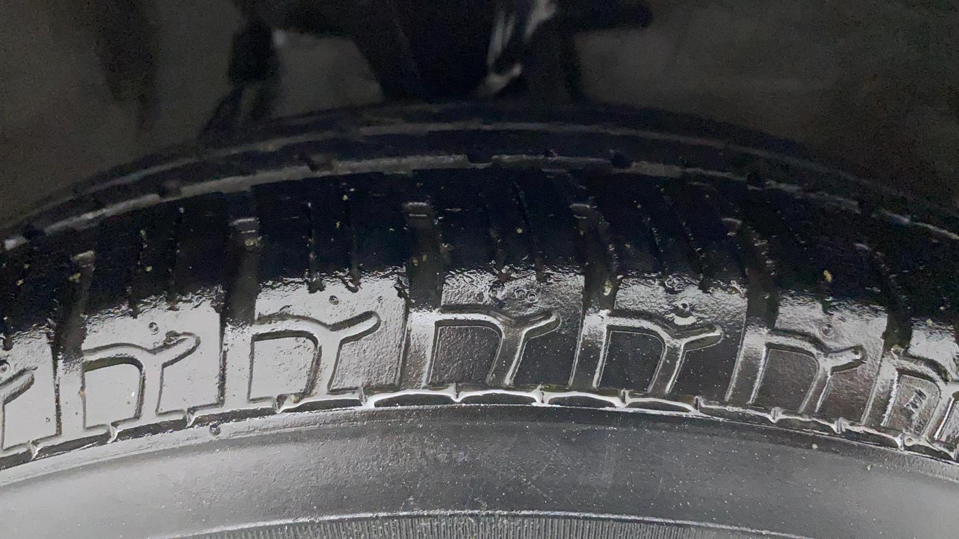 2016 Hyundai i10 MAGNA 1.1, Petrol, Manual, 20,567 km, Right Front Tyre Tread
