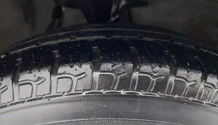2016 Hyundai i10 MAGNA 1.1, Petrol, Manual, 20,567 km, Right Front Tyre Tread