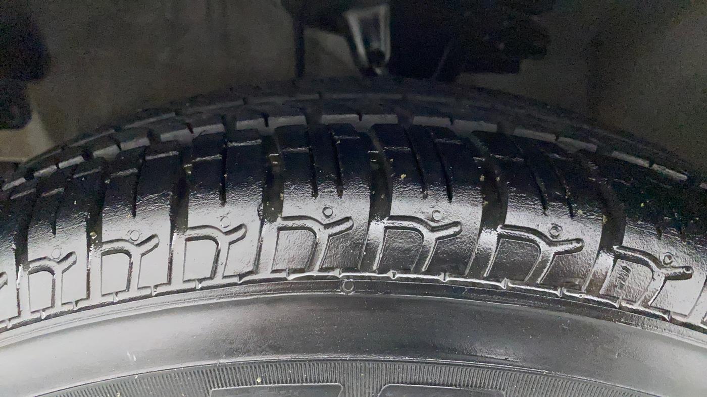 2016 Hyundai i10 MAGNA 1.1, Petrol, Manual, 20,567 km, Left Front Tyre Tread