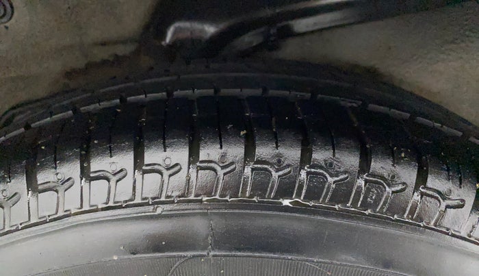 2016 Hyundai i10 MAGNA 1.1, Petrol, Manual, 20,567 km, Left Rear Tyre Tread