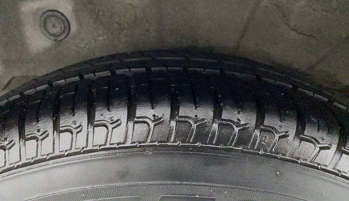 2016 Hyundai i10 MAGNA 1.1, Petrol, Manual, 20,567 km, Right Rear Tyre Tread