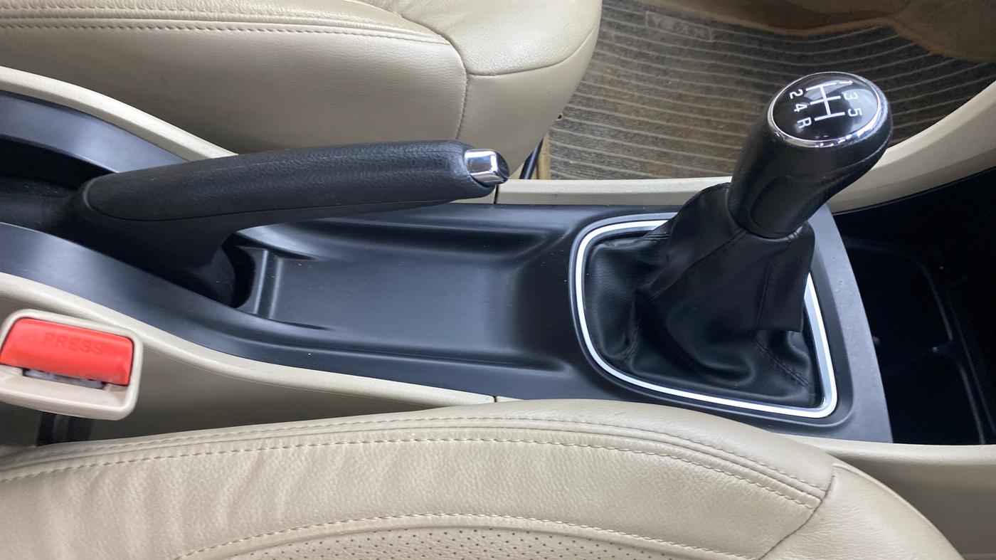 2019 Maruti Ciaz ALPHA 1.5 SHVS PETROL, Petrol, Manual, 51,927 km, Gear Lever