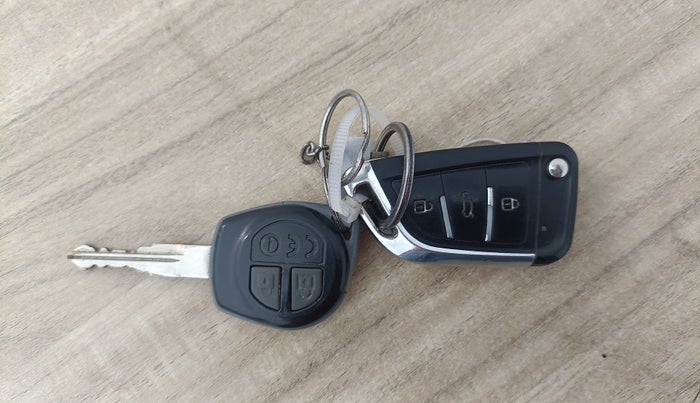 2014 Maruti Ertiga ZXI, Petrol, Manual, 92,485 km, Key Close Up
