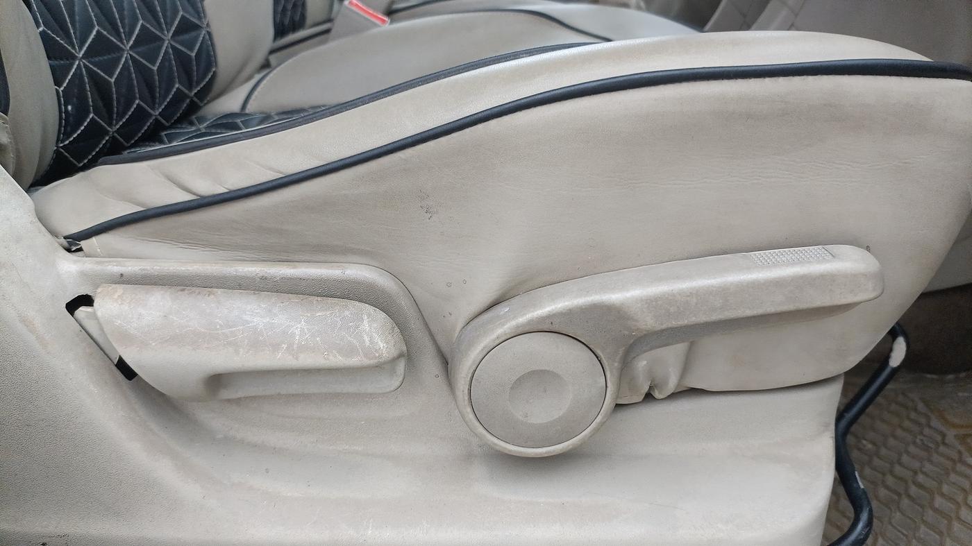 2014 Maruti Ertiga ZXI, Petrol, Manual, 92,485 km, Driver Side Adjustment Panel