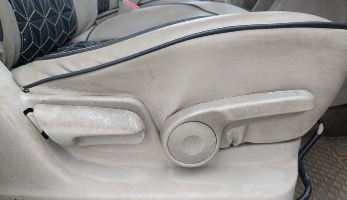 2014 Maruti Ertiga ZXI, Petrol, Manual, 92,485 km, Driver Side Adjustment Panel