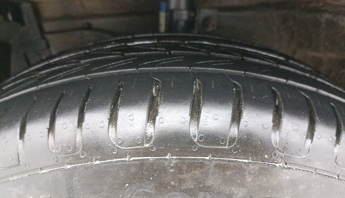 2014 Maruti Ertiga ZXI, Petrol, Manual, 92,485 km, Left Front Tyre Tread