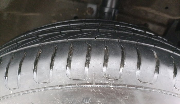 2014 Maruti Ertiga ZXI, Petrol, Manual, 92,485 km, Right Front Tyre Tread