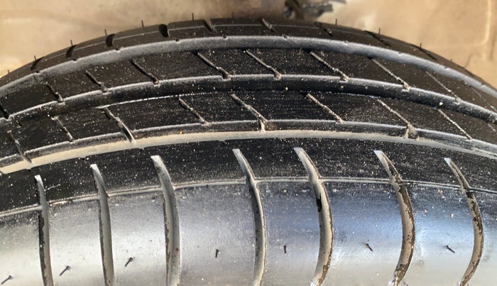 2014 Maruti Wagon R 1.0 VXI, Petrol, Manual, 38,105 km, Left Front Tyre Tread