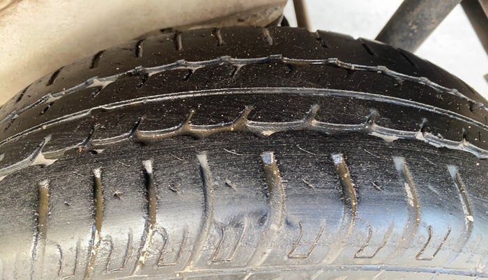 2014 Maruti Wagon R 1.0 VXI, Petrol, Manual, 38,105 km, Left Rear Tyre Tread