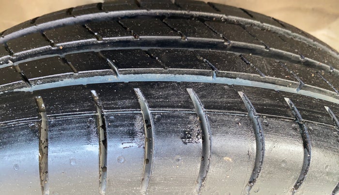 2014 Maruti Wagon R 1.0 VXI, Petrol, Manual, 38,105 km, Right Front Tyre Tread